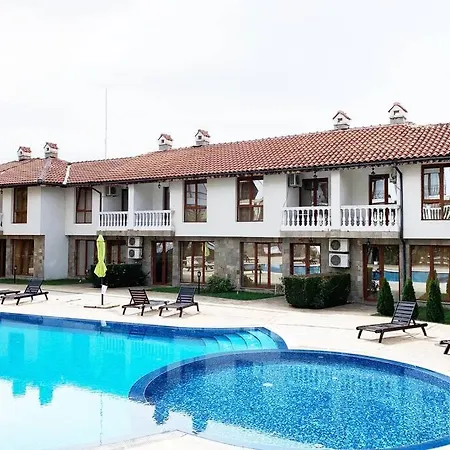Triumph Holiday Village - With Sea View سفيتي فلاس