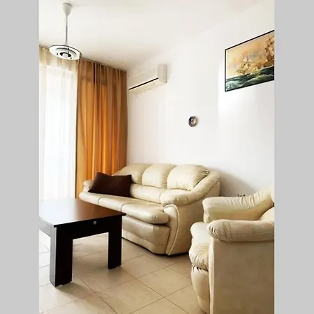 Triumph Holiday Village - With Sea View شقة *