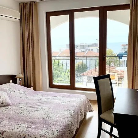 Triumph Holiday Village - With Sea View شقة